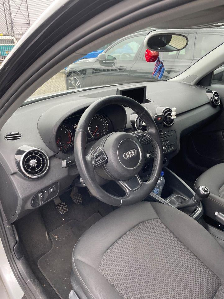 Audi A1 Sportback 1.2 TFSI Admired | 2013 | 216.082 km | 9KSJ53 | NAP: Logisch - Hatchback: foto 5 Audi A1 Sportback 1.2 TFSI Admired | 2013 | 216.082 km | 9KSJ53 | NAP: Logisch - Hatchback: foto 5