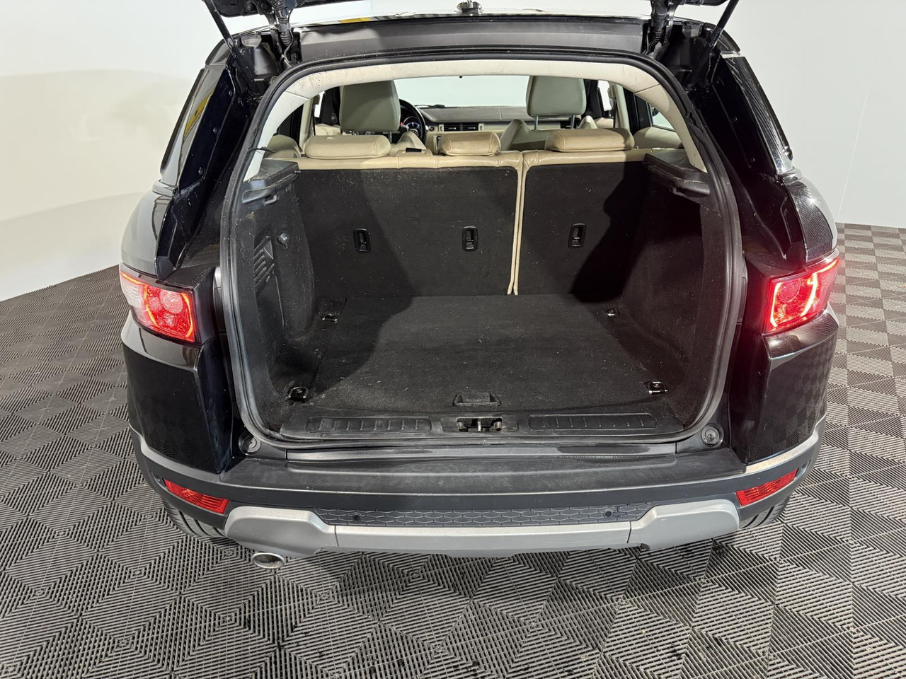 Land Rover Range Rover Evoque 2.2 TD4 4WD Pure | 2013 | 288.735 km | 6-KLG-46 - SUV/ Todoterreno: foto 5 Land Rover Range Rover Evoque 2.2 TD4 4WD Pure | 2013 | 288.735 km | 6-KLG-46 - SUV/ Todoterreno: foto 5