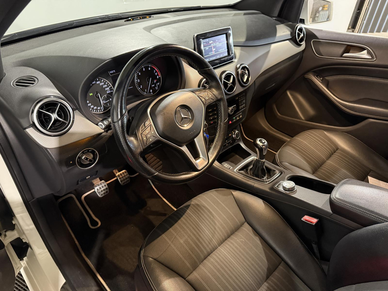 Mercedes-Benz | B-klasse | 180 Ambition | 2012 | 131.978 km | G005BR | Geen oordeel - Coche: foto 3 Mercedes-Benz | B-klasse | 180 Ambition | 2012 | 131.978 km | G005BR | Geen oordeel - Coche: foto 3