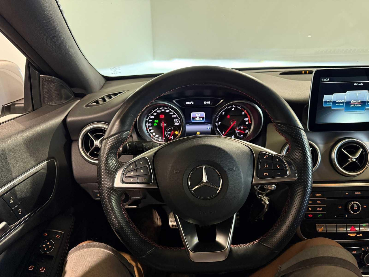 Mercedes-Benz CLA-klasse Shooting Brake 180 d Business Solution AMG | 2017 | 178.913 km | PB-314-X - Coche: foto 3 Mercedes-Benz CLA-klasse Shooting Brake 180 d Business Solution AMG | 2017 | 178.913 km | PB-314-X - Coche: foto 3
