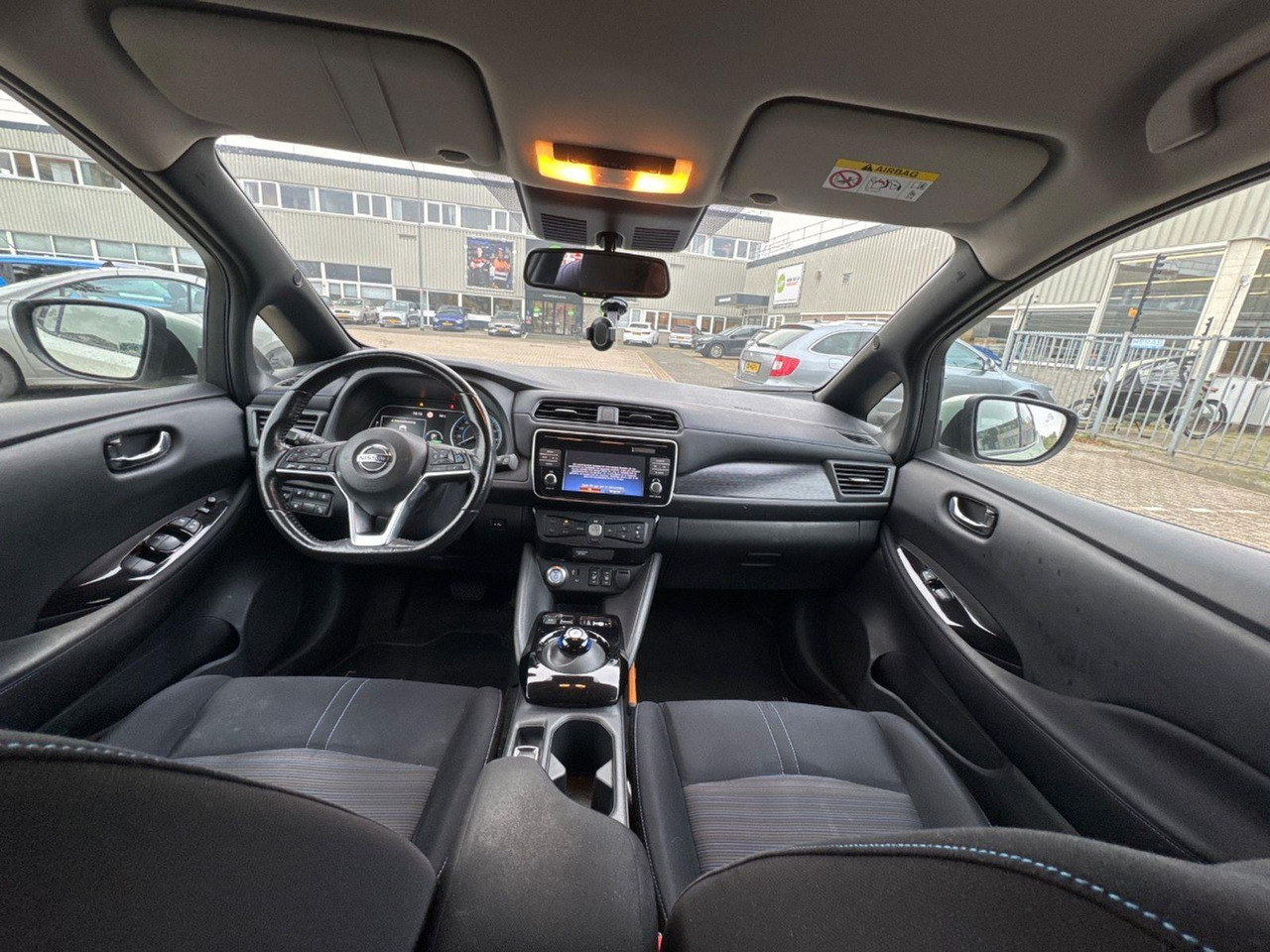 Nissan LEAF 2.ZERO EDITION 40 kWh | 2018 | 118.966 km | Automaat | SZ307T | NAP: Logisch - Hatchback: foto 5 Nissan LEAF 2.ZERO EDITION 40 kWh | 2018 | 118.966 km | Automaat | SZ307T | NAP: Logisch - Hatchback: foto 5