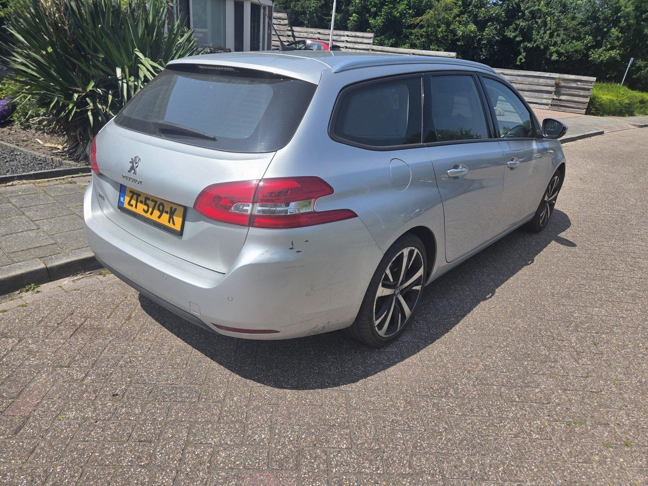 Peugeot 308 1.2 PureTech Allure ZT-579-K 236.408 - Coche: foto 5 Peugeot 308 1.2 PureTech Allure ZT-579-K 236.408 - Coche: foto 5