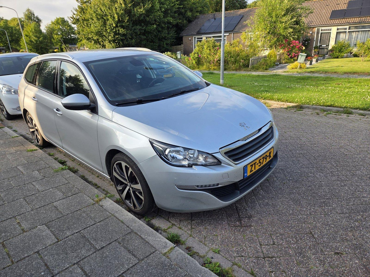 Peugeot 308 1.2 PureTech Allure ZT-579-K 236.408 - Coche: foto 3 Peugeot 308 1.2 PureTech Allure ZT-579-K 236.408 - Coche: foto 3