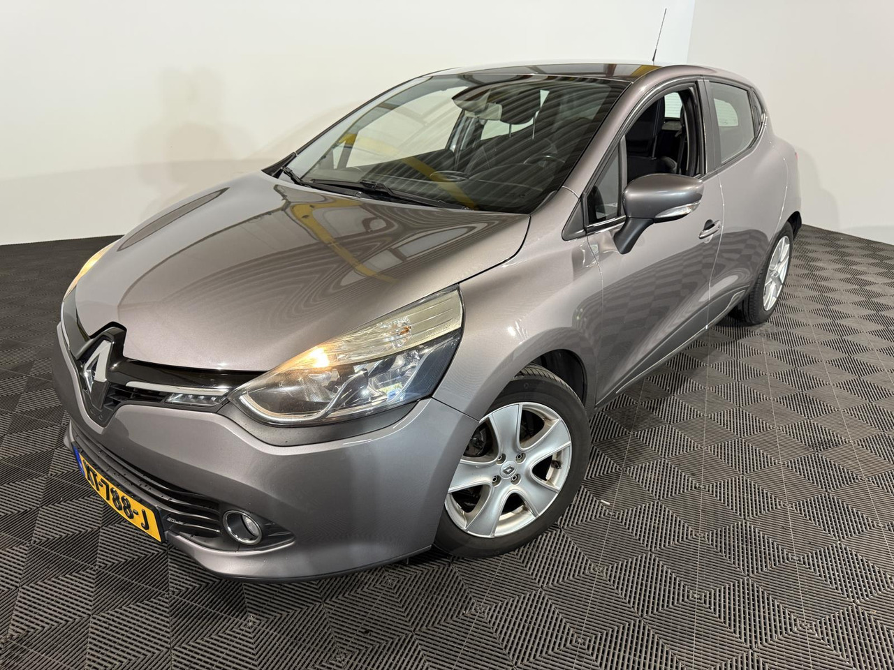 Renault | Clio | 0.9 TCe Dynamique | 2016 | 192.462 km | XT788J | Geen oordeel - Hatchback: foto 1 Renault | Clio | 0.9 TCe Dynamique | 2016 | 192.462 km | XT788J | Geen oordeel - Hatchback: foto 1