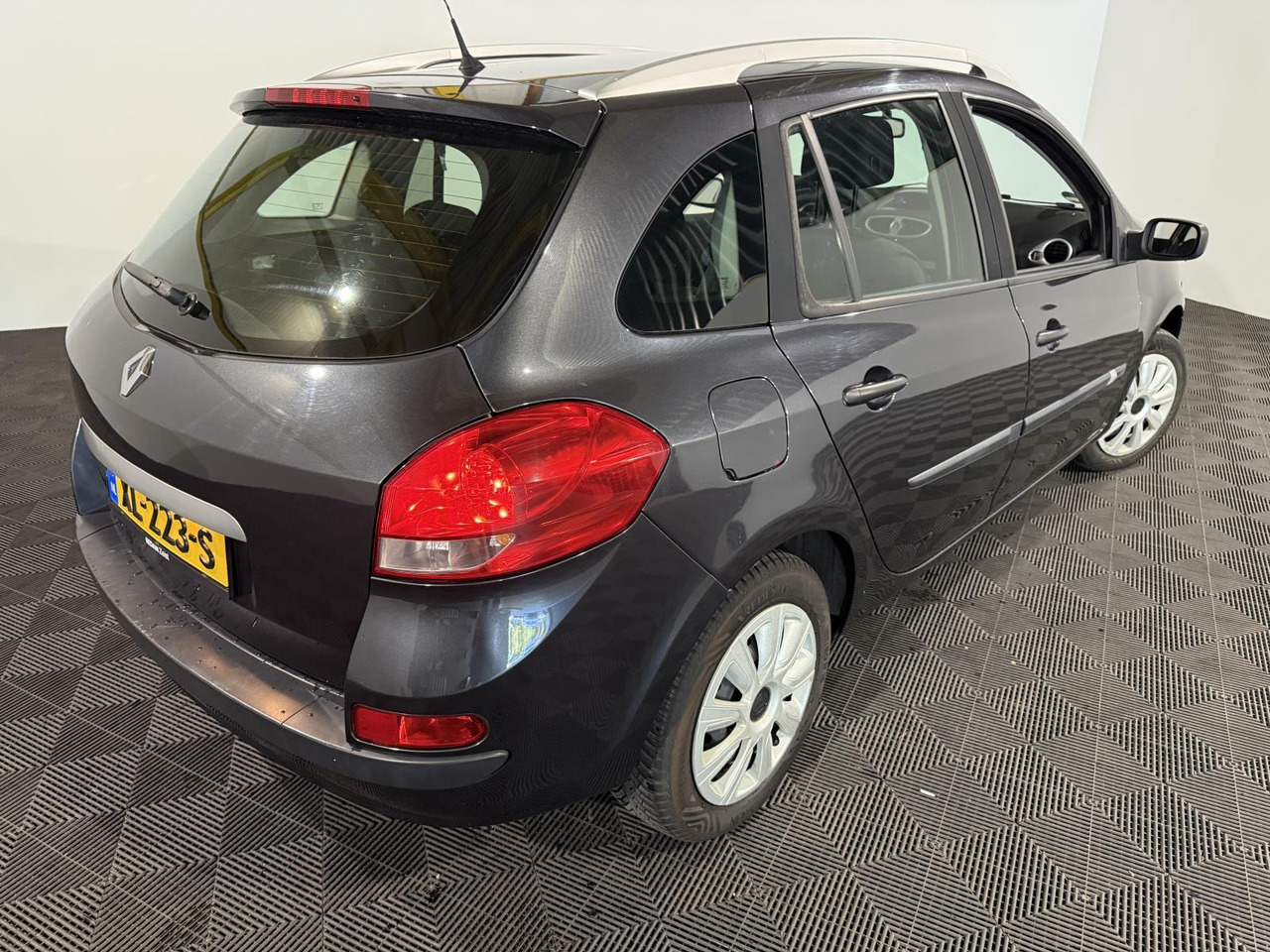 Renault | Clio Estate | 1.2-16V Special Line | 2009 | 172.146 km | XL223S | Geen oordeel - Coche: foto 2 Renault | Clio Estate | 1.2-16V Special Line | 2009 | 172.146 km | XL223S | Geen oordeel - Coche: foto 2