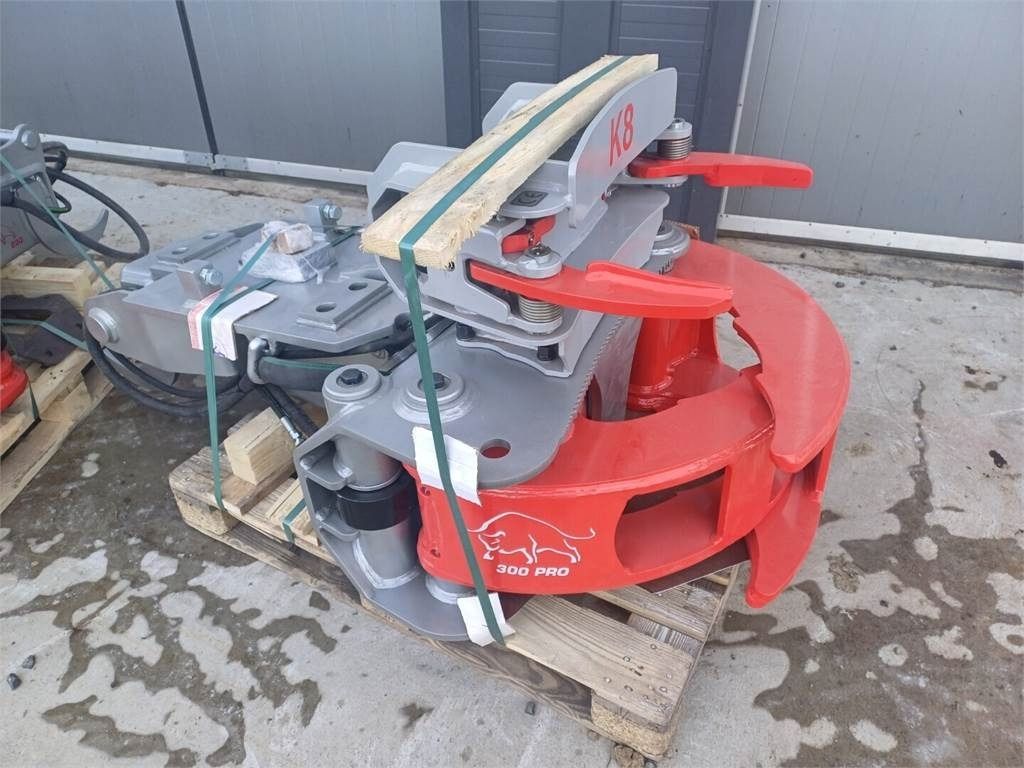 Bison 300pro Energiapuukoura - Pinza de manipulación para Maquinaria de construcción: foto 1 Bison 300pro Energiapuukoura - Pinza de manipulación para Maquinaria de construcción: foto 1