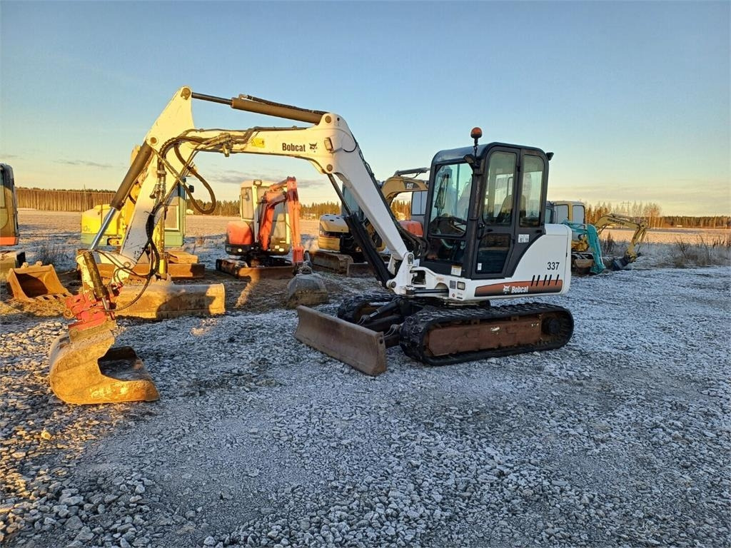 Bobcat 337D Kallistuvalla liittimellä - Miniexcavadora: foto 1 Bobcat 337D Kallistuvalla liittimellä - Miniexcavadora: foto 1