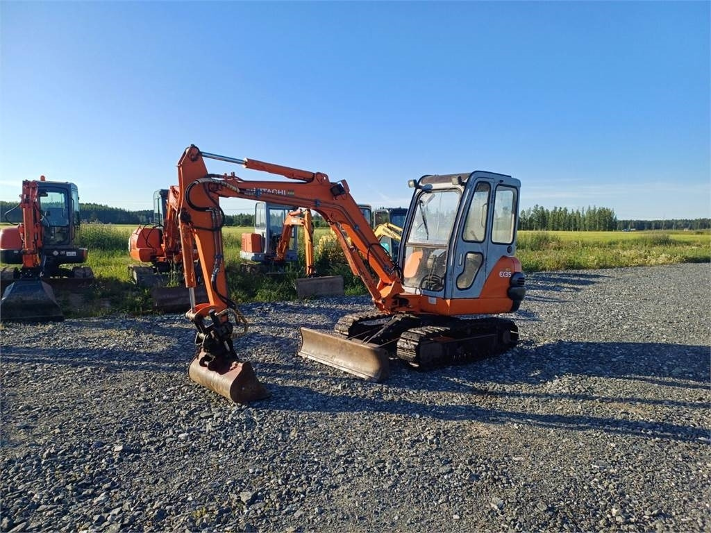 Hitachi EX35 kauhan kallistajalla - Miniexcavadora: foto 1 Hitachi EX35 kauhan kallistajalla - Miniexcavadora: foto 1
