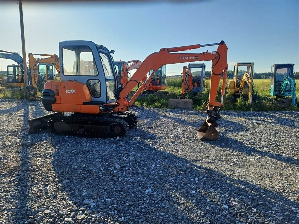 Hitachi EX35 kauhan kallistajalla - Miniexcavadora: foto 4 Hitachi EX35 kauhan kallistajalla - Miniexcavadora: foto 4