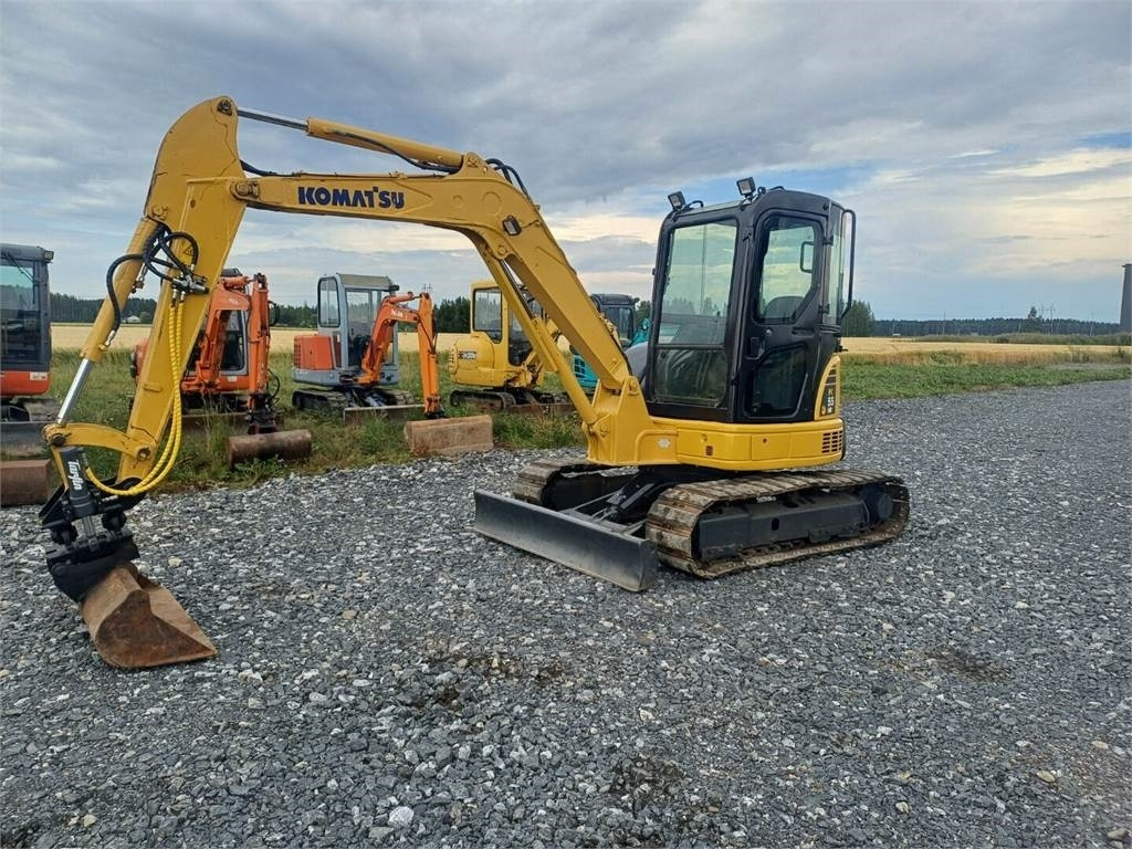 Komatsu PC50mr2 kallistuvalla liittimellä - Miniexcavadora: foto 1 Komatsu PC50mr2 kallistuvalla liittimellä - Miniexcavadora: foto 1