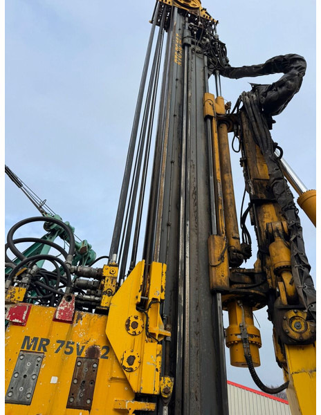 Bauer RTG RG 14 T + MR 75V - Martillo de hinca de pilotes: foto 1 Bauer RTG RG 14 T + MR 75V - Martillo de hinca de pilotes: foto 1