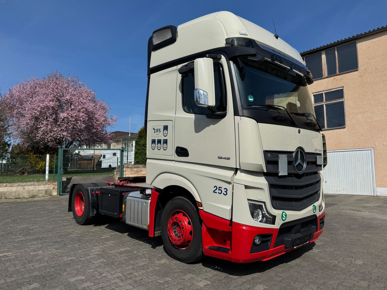 Mercedes-Benz Actros 1848/GIGA/Retarder/2xBett/2instock - Cabeza tractora: foto 3 Mercedes-Benz Actros 1848/GIGA/Retarder/2xBett/2instock - Cabeza tractora: foto 3