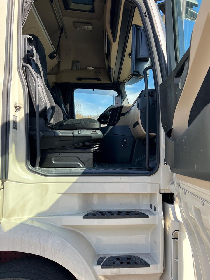 Mercedes-Benz Actros 1848 LS/GIGA/MirrorCam/Retarder/2instock - Cabeza tractora: foto 4 Mercedes-Benz Actros 1848 LS/GIGA/MirrorCam/Retarder/2instock - Cabeza tractora: foto 4
