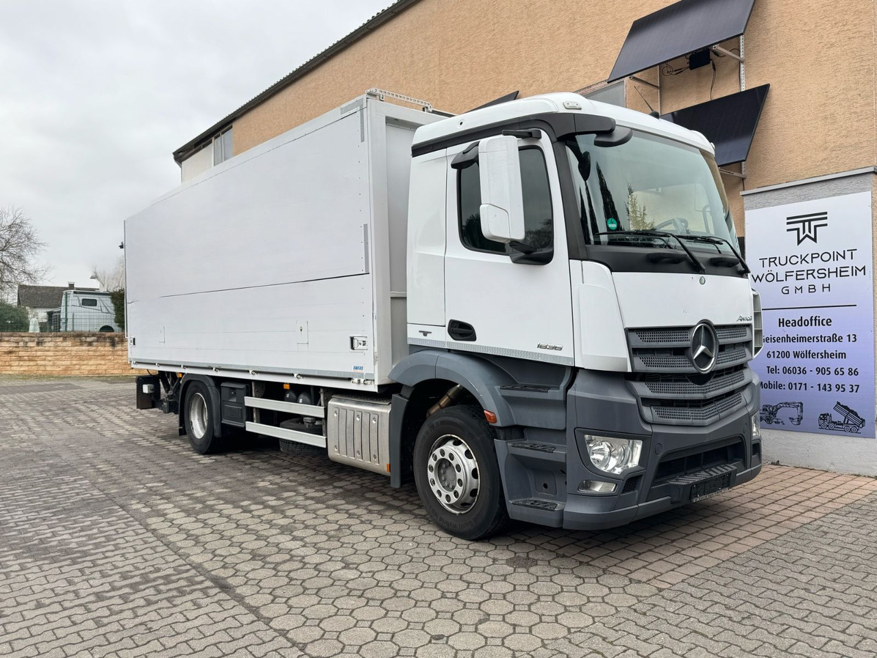 Mercedes-Benz Antos 1836L/4x2/2t.LBW/2xAHK/aus.1Hand/16.Pal. - Transporte de bebidas camión: foto 1 Mercedes-Benz Antos 1836L/4x2/2t.LBW/2xAHK/aus.1Hand/16.Pal. - Transporte de bebidas camión: foto 1
