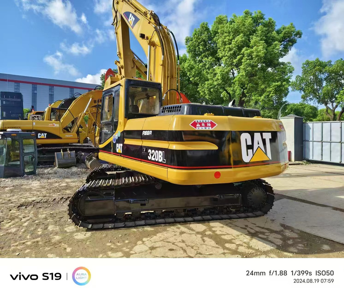 CATERPILLAR 320BL - Excavadora de cadenas: foto 1 CATERPILLAR 320BL - Excavadora de cadenas: foto 1