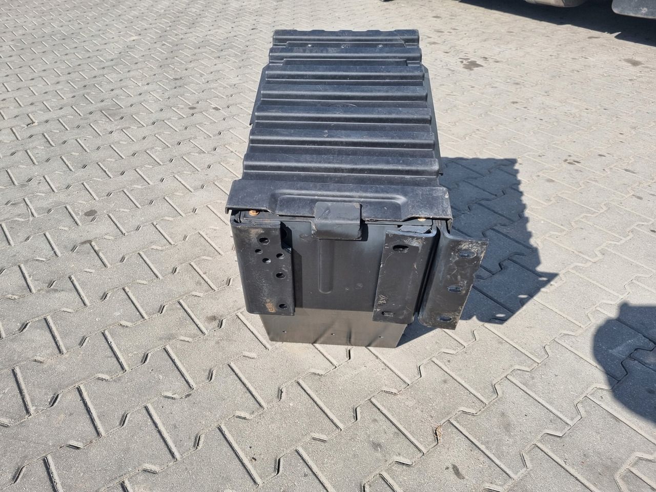 FORD PODSTAWA MOCOWANIE SKRZYNKA AKUMULATORÓW FORD F-MAX - Sistema eléctrico para Camión: foto 4 FORD PODSTAWA MOCOWANIE SKRZYNKA AKUMULATORÓW FORD F-MAX - Sistema eléctrico para Camión: foto 4