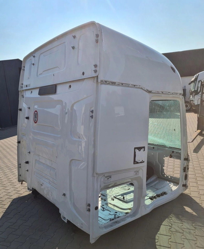 GOŁA SZKIELET POSZYCIE BLACHA RENAULT GAMA T HIGH WYSOKA KABINA - USZKODZONA - Cabina: foto 5 GOŁA SZKIELET POSZYCIE BLACHA RENAULT GAMA T HIGH WYSOKA KABINA - USZKODZONA - Cabina: foto 5