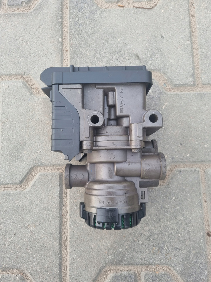 KNORR-BREMSE ZAWÓR MODULATOR EBS PRZÓD VOLVO FH 4 FM 4 FMX 4 FL FE - Válvula de freno para Camión: foto 2 KNORR-BREMSE ZAWÓR MODULATOR EBS PRZÓD VOLVO FH 4 FM 4 FMX 4 FL FE - Válvula de freno para Camión: foto 2