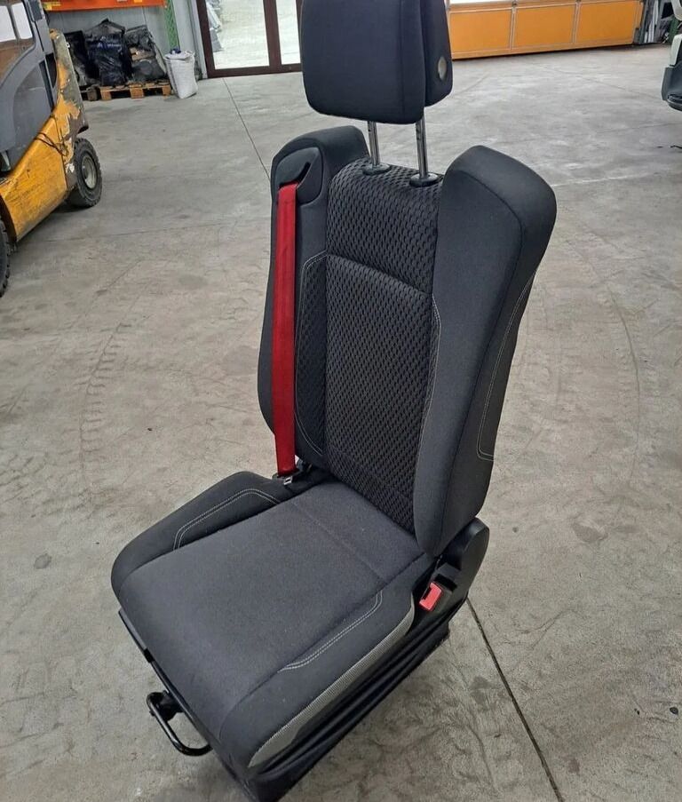 RENAULT FOTEL SIEDZENIE PASAŻERA RENAULT RANGE GAMA T C K - Asiento para Camión: foto 2 RENAULT FOTEL SIEDZENIE PASAŻERA RENAULT RANGE GAMA T C K - Asiento para Camión: foto 2