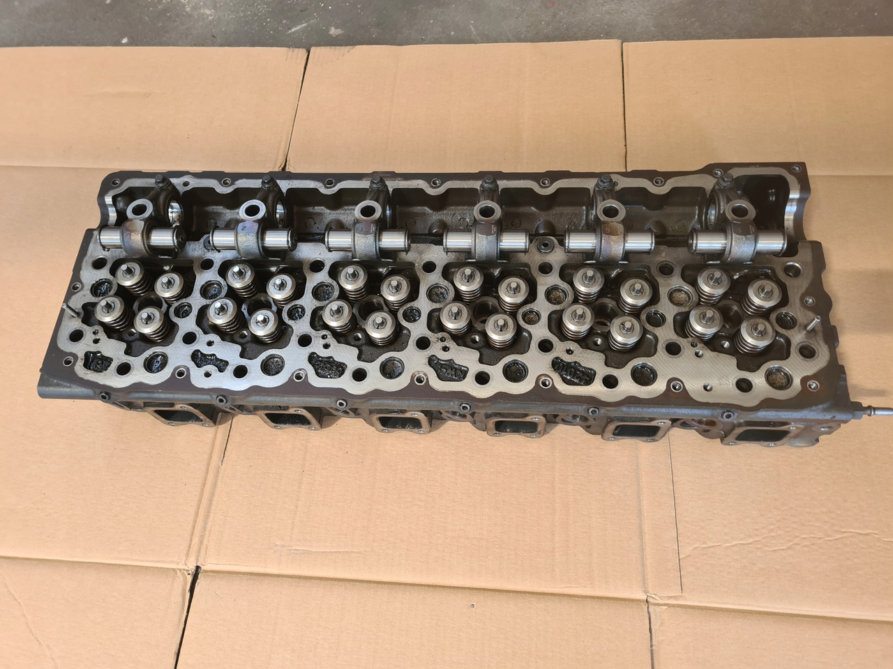 RENAULT GŁOWICA SILNIKA RENAULT GAMA D WIDE DTI 8 VOLVO FL FE D8K - Cabezal de bloque: foto 2 RENAULT GŁOWICA SILNIKA RENAULT GAMA D WIDE DTI 8 VOLVO FL FE D8K - Cabezal de bloque: foto 2