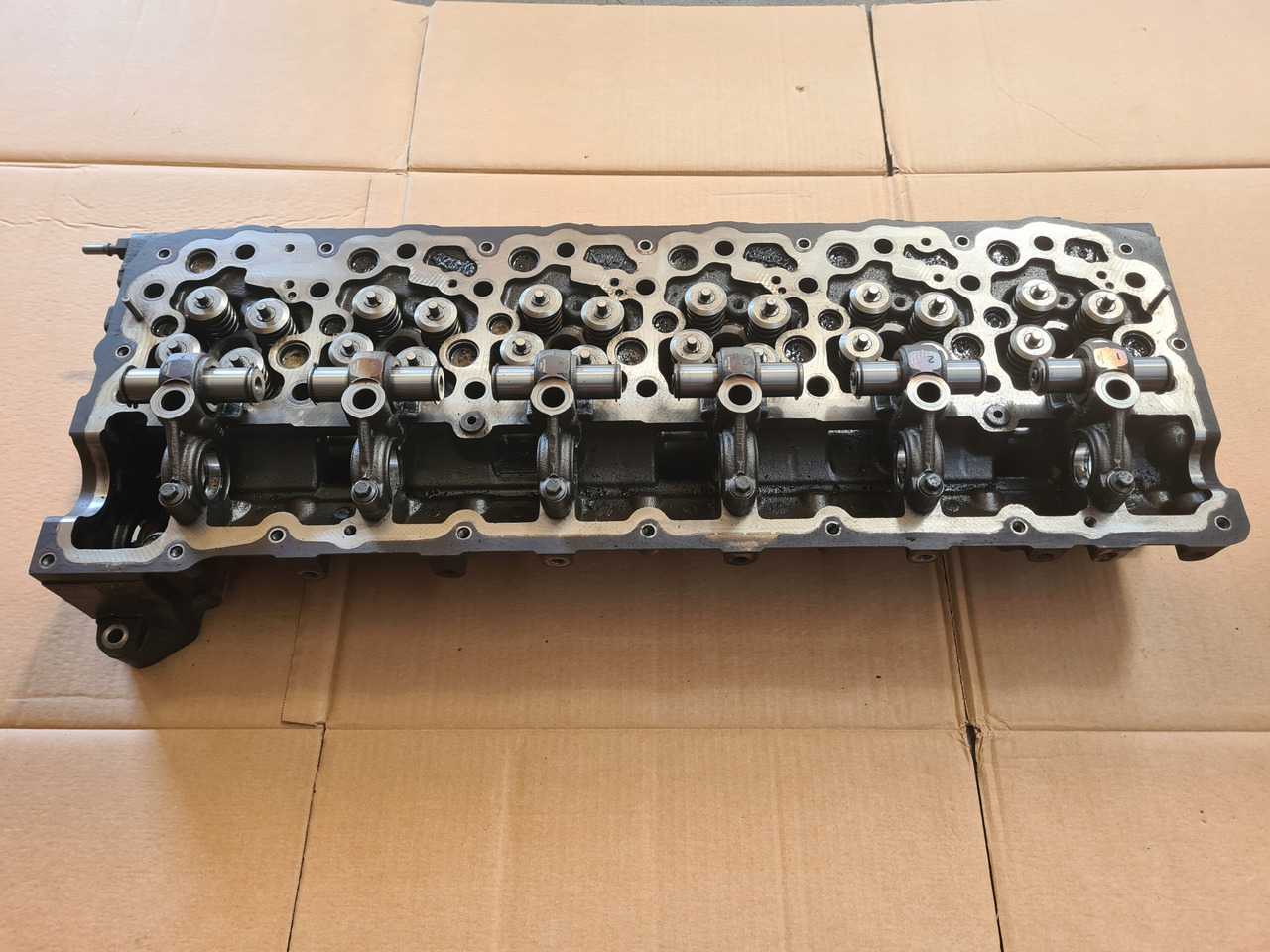 RENAULT GŁOWICA SILNIKA RENAULT GAMA D WIDE DTI 8 VOLVO FL FE D8K - Cabezal de bloque: foto 1 RENAULT GŁOWICA SILNIKA RENAULT GAMA D WIDE DTI 8 VOLVO FL FE D8K - Cabezal de bloque: foto 1