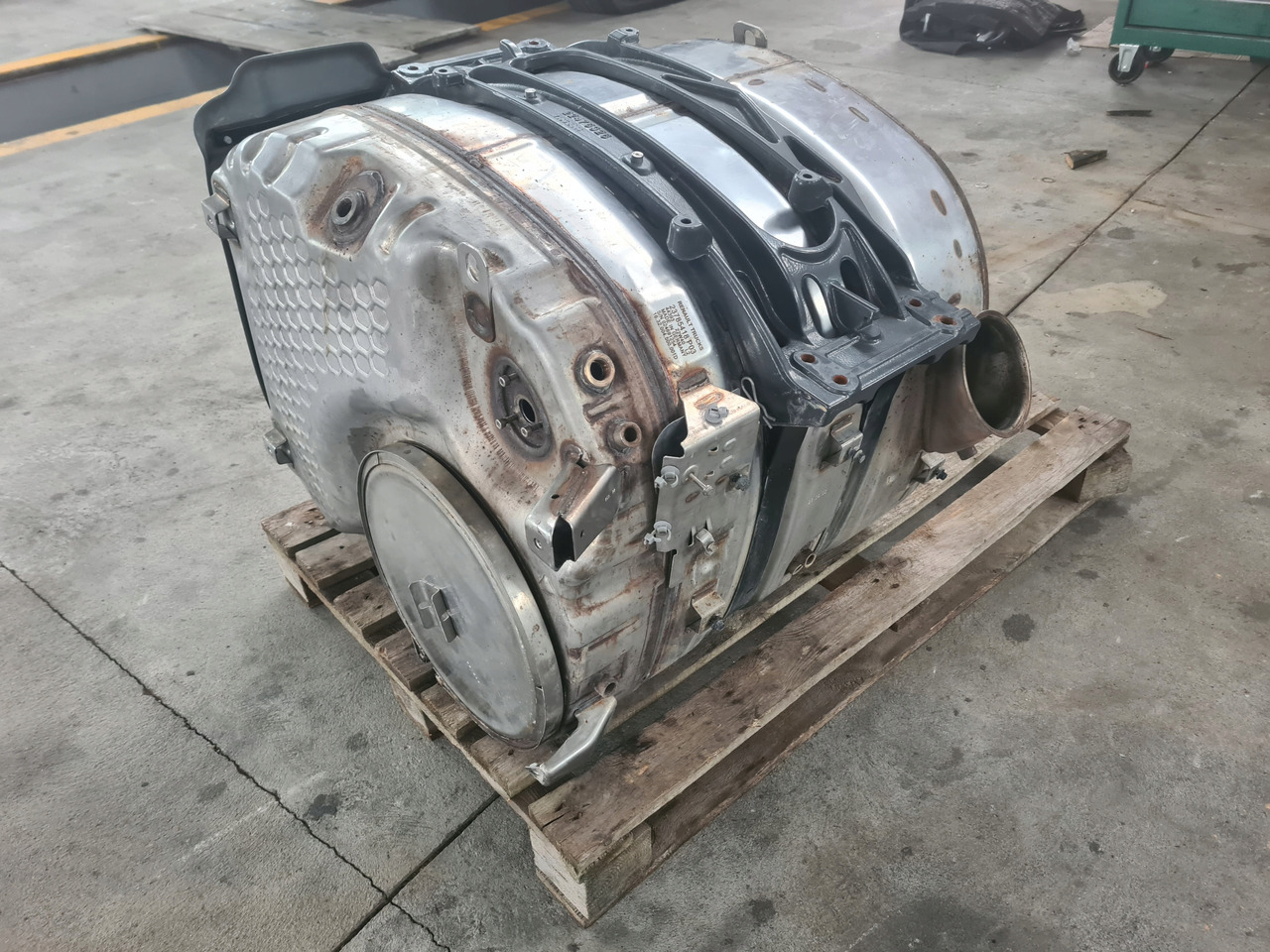 RENAULT KATALIZATOR TŁUMIK DPF FILTR VOLVO FH 5 FM 5 RENAULT GAMA T EVO NOWY MODEL - Convertidor catalítico para Camión: foto 1 RENAULT KATALIZATOR TŁUMIK DPF FILTR VOLVO FH 5 FM 5 RENAULT GAMA T EVO NOWY MODEL - Convertidor catalítico para Camión: foto 1