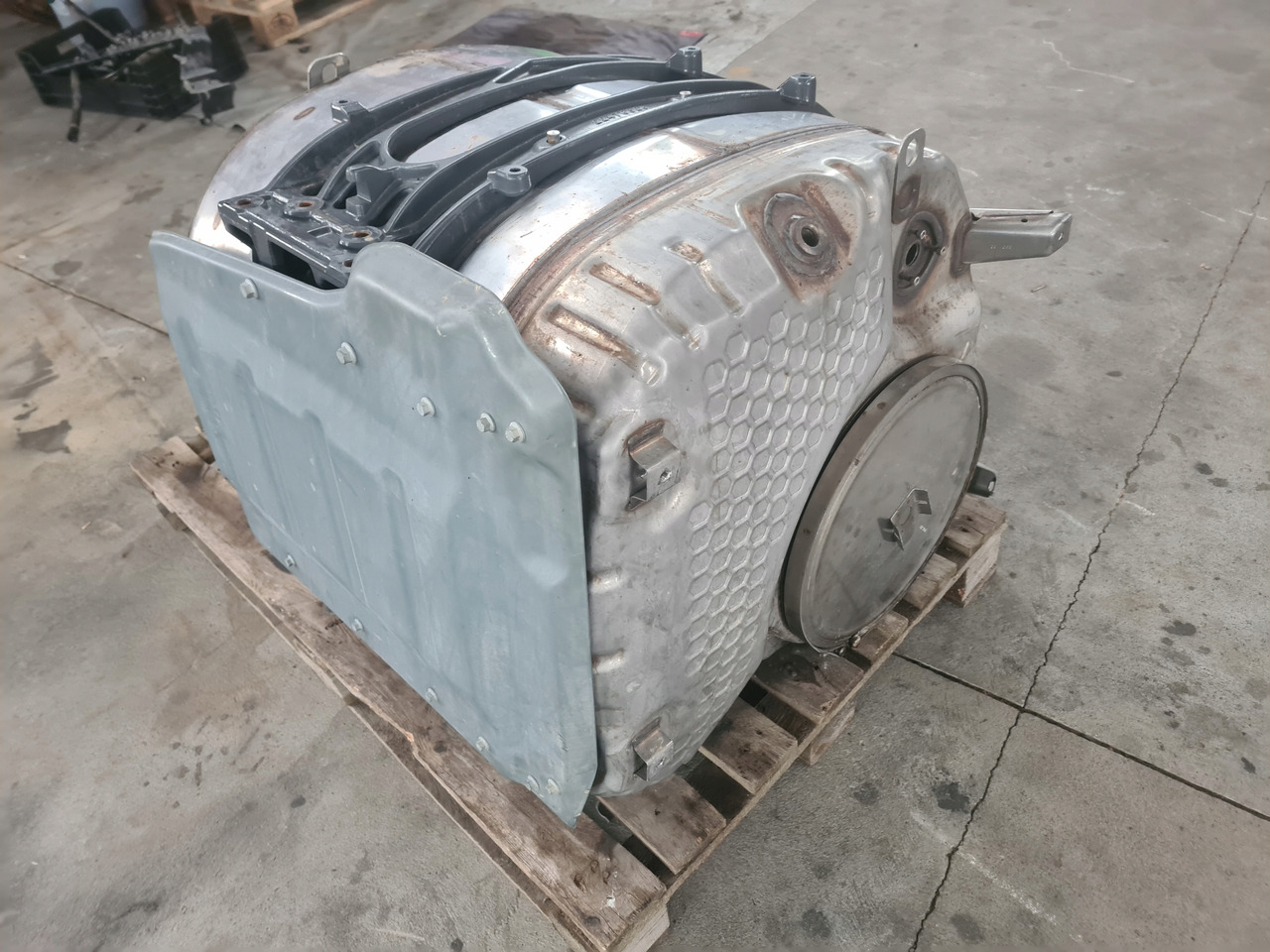 RENAULT KATALIZATOR TŁUMIK DPF FILTR VOLVO FH 5 FM 5 RENAULT GAMA T EVO NOWY MODEL - Convertidor catalítico para Camión: foto 4 RENAULT KATALIZATOR TŁUMIK DPF FILTR VOLVO FH 5 FM 5 RENAULT GAMA T EVO NOWY MODEL - Convertidor catalítico para Camión: foto 4