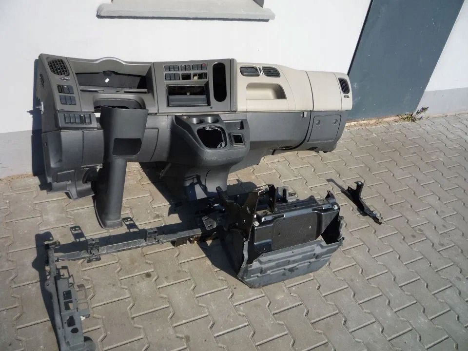 RENAULT KONSOLA DESKA ROZDZIELCZA PRZEKŁADKA ANGLIKA RENAULT MIDLUM DXI EURO 5 - Salpicadero para Camión: foto 1 RENAULT KONSOLA DESKA ROZDZIELCZA PRZEKŁADKA ANGLIKA RENAULT MIDLUM DXI EURO 5 - Salpicadero para Camión: foto 1