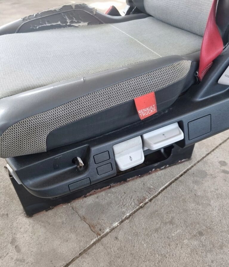 Renault LEWY SIEDZENIE KIEROWCY Renault RANGE GAMA T C K - Asiento para Camión: foto 1 Renault LEWY SIEDZENIE KIEROWCY Renault RANGE GAMA T C K - Asiento para Camión: foto 1