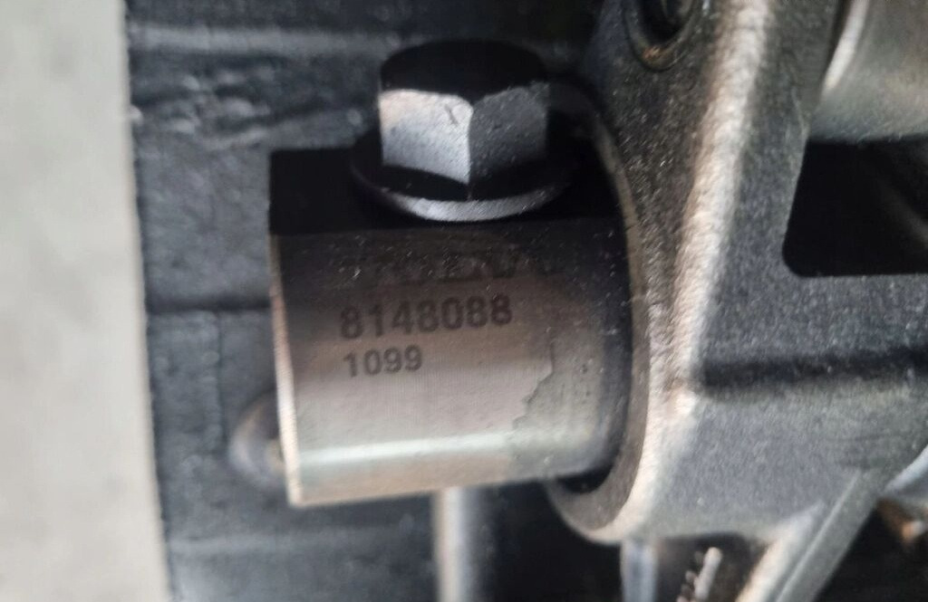 Renault OE 8148088 KLAWIATURA ZAWOROWA BEZ VEB Renault RENAULT PREMIUM DXI 11 VOLVO FM D9A - Motor y piezas para Camión: foto 2 Renault OE 8148088 KLAWIATURA ZAWOROWA BEZ VEB Renault RENAULT PREMIUM DXI 11 VOLVO FM D9A - Motor y piezas para Camión: foto 2