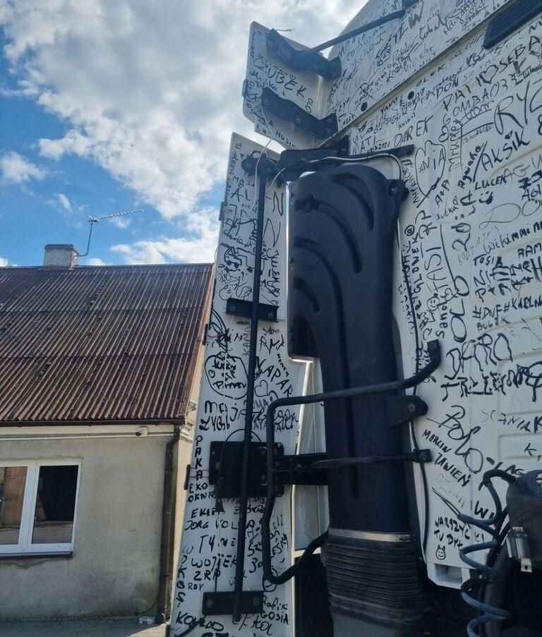 Renault Y OWIEWKI STELAŻ KABINY GAMA T RANGE HIGH Renault Gama - Aerodinámica/ Spoiler para Camión: foto 4 Renault Y OWIEWKI STELAŻ KABINY GAMA T RANGE HIGH Renault Gama - Aerodinámica/ Spoiler para Camión: foto 4