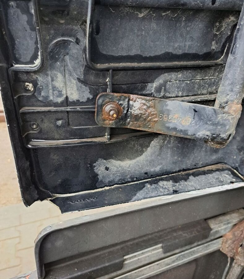 SPOILERY OWIEWKI KABINY KOMPLET VOLVO FH 12 13 XL - Aerodinámica/ Spoiler para Camión: foto 2 SPOILERY OWIEWKI KABINY KOMPLET VOLVO FH 12 13 XL - Aerodinámica/ Spoiler para Camión: foto 2