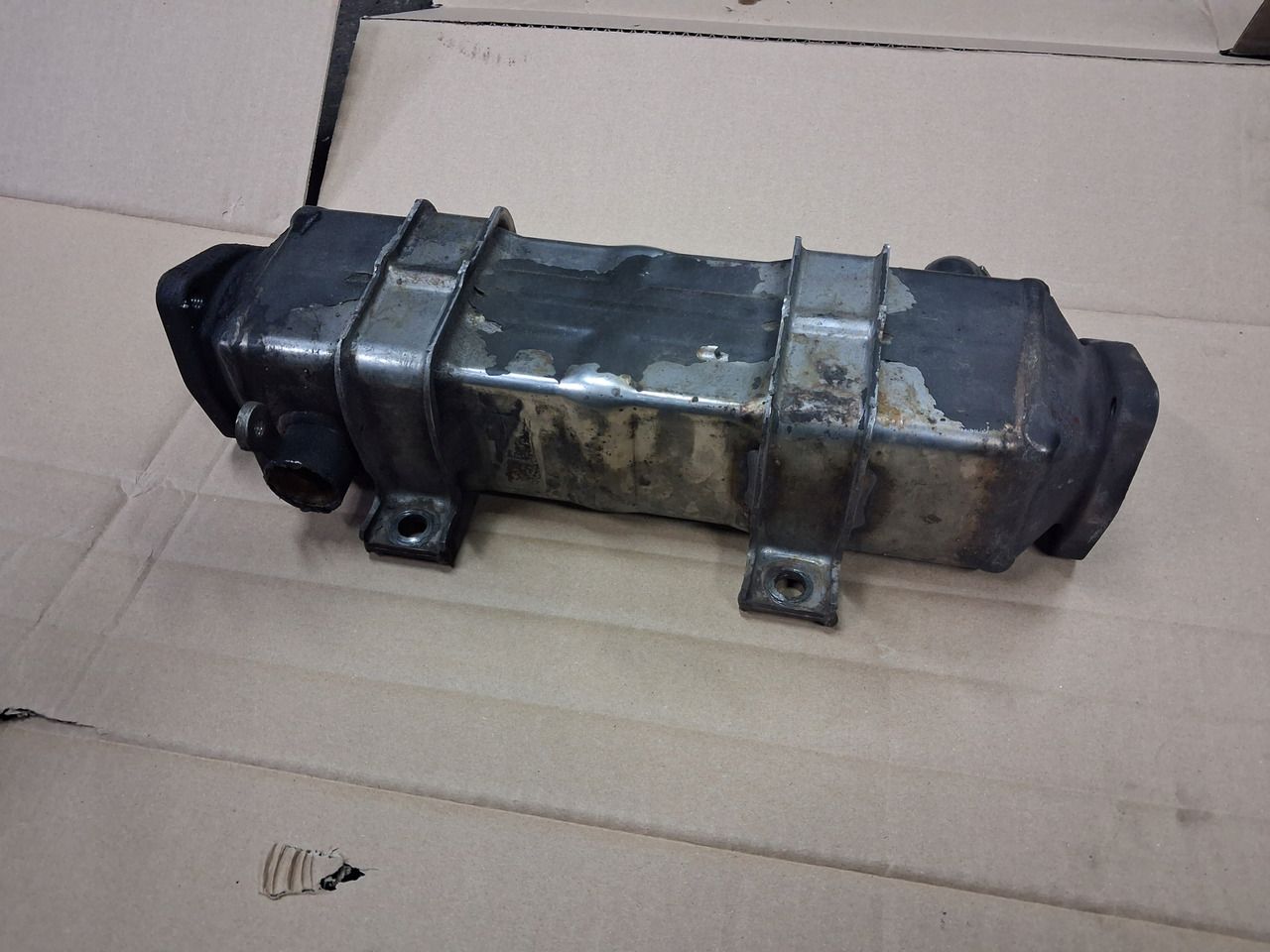 VOLVO CHŁODNICA CHŁODNICZKA SPALIN EGR VOLVO FL D5K RENAULT GAMA D DTI 5 - Enfriador EGR para Camión: foto 1 VOLVO CHŁODNICA CHŁODNICZKA SPALIN EGR VOLVO FL D5K RENAULT GAMA D DTI 5 - Enfriador EGR para Camión: foto 1