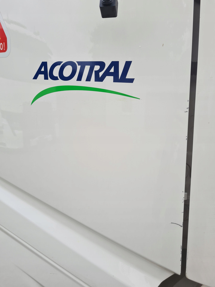 VOLVO DRZWI KOMPLETNE PRAWE VOLVO FH 5 ORYGINAŁ 1103 - Puerta y piezas: foto 2 VOLVO DRZWI KOMPLETNE PRAWE VOLVO FH 5 ORYGINAŁ 1103 - Puerta y piezas: foto 2