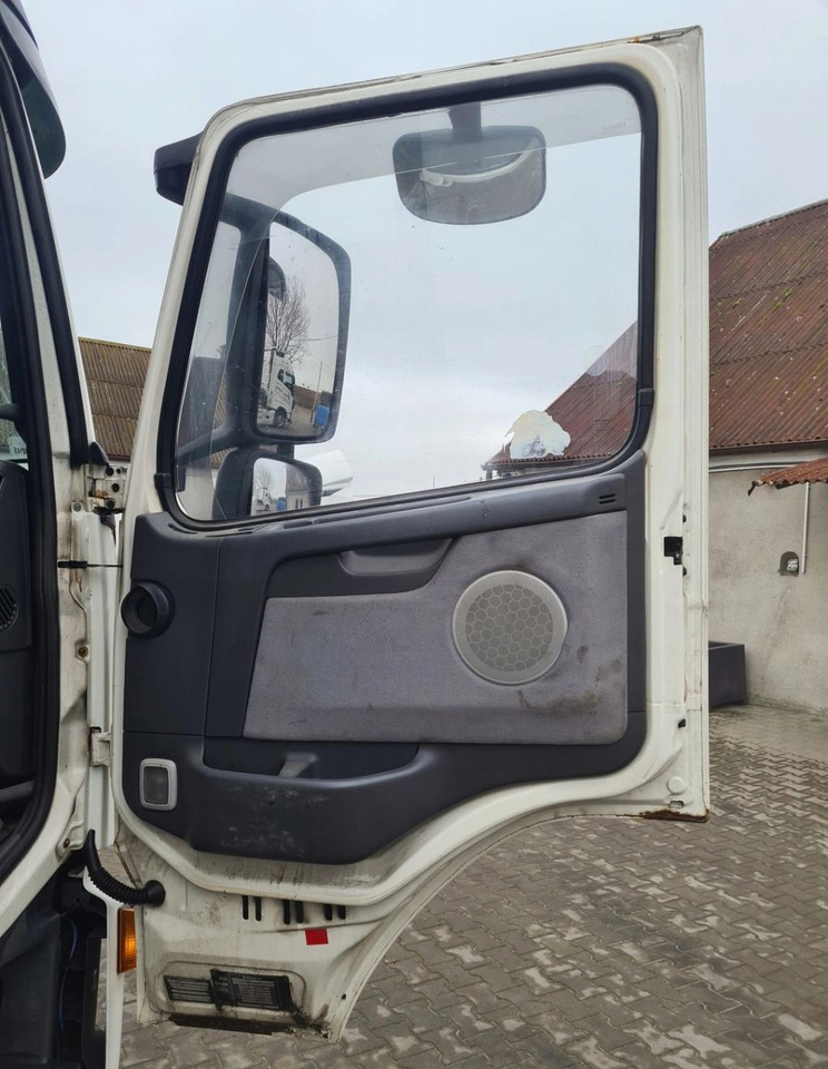 VOLVO DRZWI KOMPLETNE PRAWE VOLVO FM 9 12 13 - Puerta y piezas para Camión: foto 4 VOLVO DRZWI KOMPLETNE PRAWE VOLVO FM 9 12 13 - Puerta y piezas para Camión: foto 4