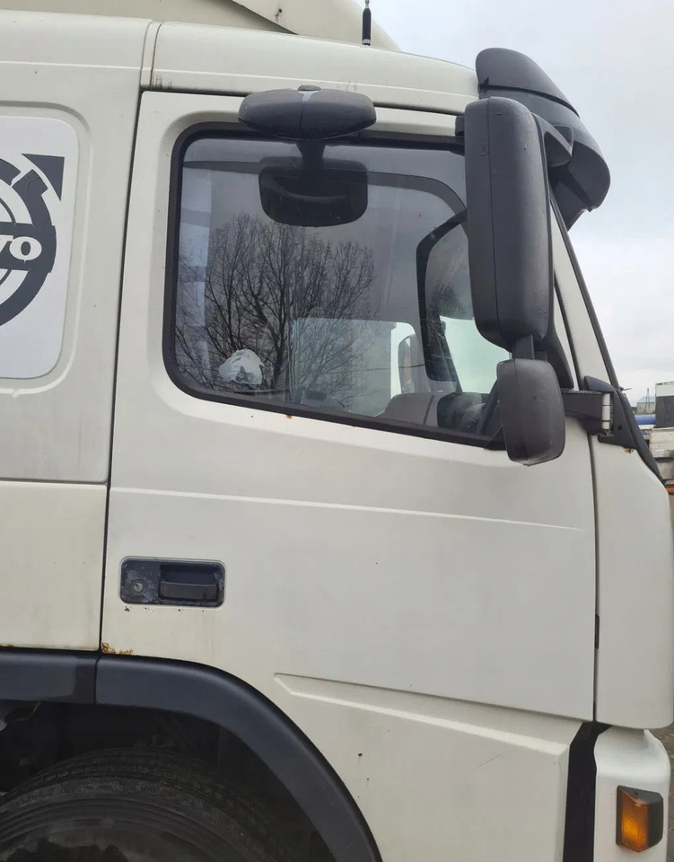 VOLVO DRZWI KOMPLETNE PRAWE VOLVO FM 9 12 13 - Puerta y piezas para Camión: foto 1 VOLVO DRZWI KOMPLETNE PRAWE VOLVO FM 9 12 13 - Puerta y piezas para Camión: foto 1