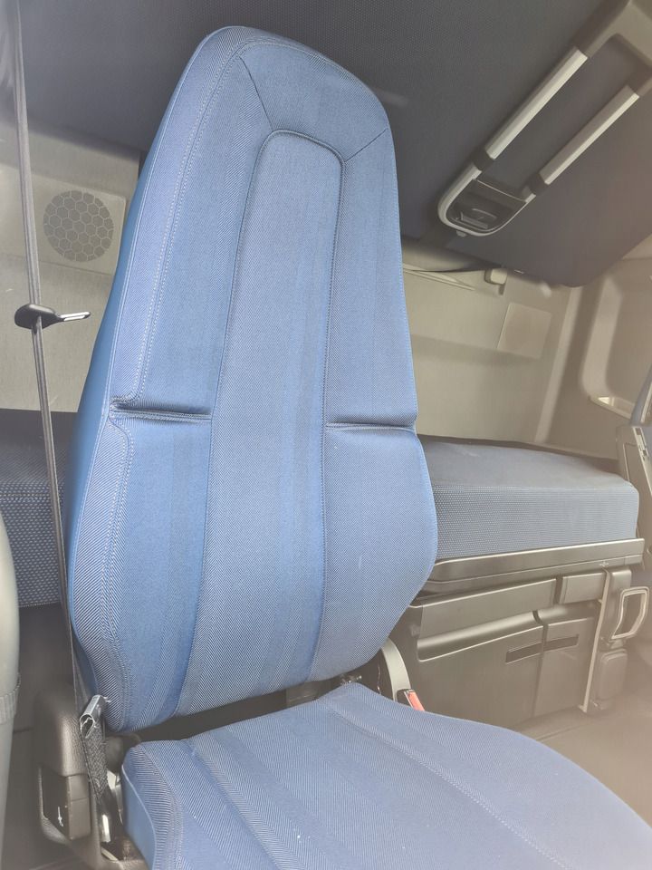 VOLVO FOTEL PASAŻERA PNEUMATYCZNY PRAWY VOLVO FH 5 FM 5 - Asiento para Camión: foto 4 VOLVO FOTEL PASAŻERA PNEUMATYCZNY PRAWY VOLVO FH 5 FM 5 - Asiento para Camión: foto 4
