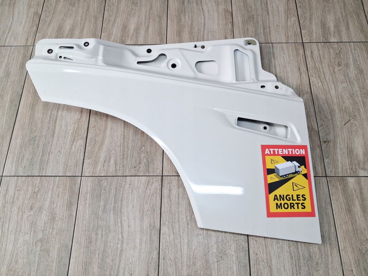 VOLVO PRZEDŁUŻENIE DRZWI PRAWE OSŁONA VOLVO FH 5 ORYGINAŁ - Puerta y piezas para Camión: foto 1 VOLVO PRZEDŁUŻENIE DRZWI PRAWE OSŁONA VOLVO FH 5 ORYGINAŁ - Puerta y piezas para Camión: foto 1