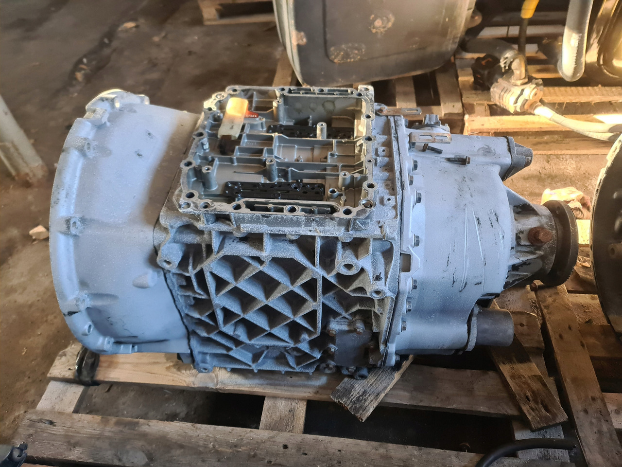 VOLVO SKRZYNIA BIEGÓW RENAULT DXI VOLVO FH FM VT2412B - Caja de cambios para Camión: foto 1 VOLVO SKRZYNIA BIEGÓW RENAULT DXI VOLVO FH FM VT2412B - Caja de cambios para Camión: foto 1