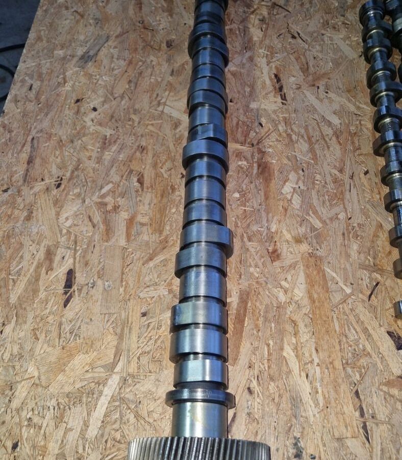 VOLVO WAŁEK ROZRZĄDU VOLVO FH 12 RENAULT MAGNUM DXI 12 8148524 - Árbol de levas para Camión: foto 1 VOLVO WAŁEK ROZRZĄDU VOLVO FH 12 RENAULT MAGNUM DXI 12 8148524 - Árbol de levas para Camión: foto 1