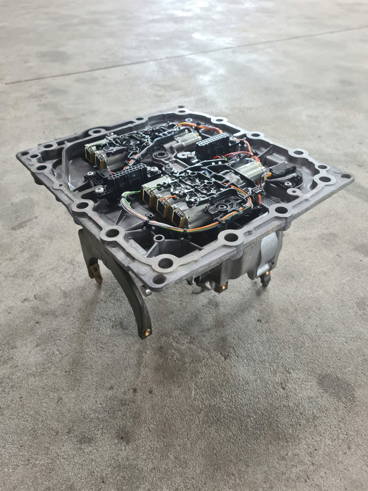 VOLVO WYBIERAK SKRZYNI BIEGÓW "TRAG G" Z RETARDEREM VOLVO FH 4 5 RENAULT GAMA T - Caja de cambios y piezas para Camión: foto 1 VOLVO WYBIERAK SKRZYNI BIEGÓW "TRAG G" Z RETARDEREM VOLVO FH 4 5 RENAULT GAMA T - Caja de cambios y piezas para Camión: foto 1