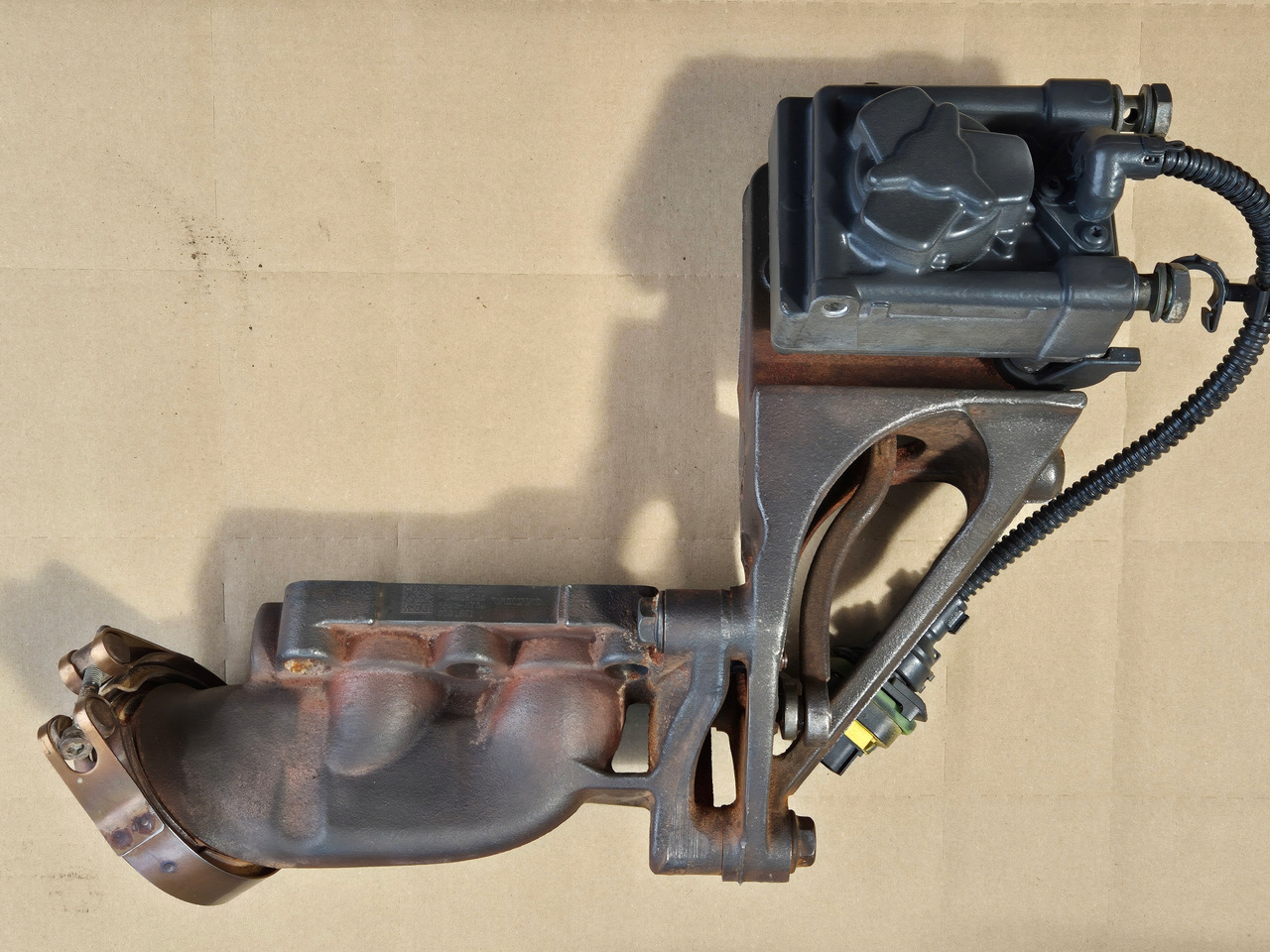 VOLVO ZAWÓR EGR KLAPA EGR RENAULT GAMA EVO TURBO COMPOUND VOLVO FH FM 24328031 - Motor y piezas para Camión: foto 2 VOLVO ZAWÓR EGR KLAPA EGR RENAULT GAMA EVO TURBO COMPOUND VOLVO FH FM 24328031 - Motor y piezas para Camión: foto 2