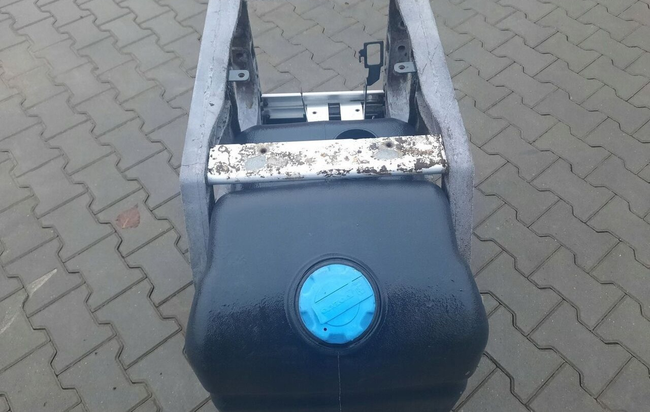 VOLVO ZBIORNIK ADBLUE RENAULT GAMA RANGE K C T VOLVO FH 4 FM 4 FMX FH 5 FM 5 - Depósito de AdBlue para Camión: foto 3 VOLVO ZBIORNIK ADBLUE RENAULT GAMA RANGE K C T VOLVO FH 4 FM 4 FMX FH 5 FM 5 - Depósito de AdBlue para Camión: foto 3