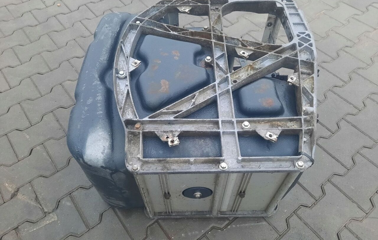 VOLVO ZBIORNIK ADBLUE RENAULT GAMA RANGE K C T VOLVO FH 4 FM 4 FMX FH 5 FM 5 - Depósito de AdBlue para Camión: foto 4 VOLVO ZBIORNIK ADBLUE RENAULT GAMA RANGE K C T VOLVO FH 4 FM 4 FMX FH 5 FM 5 - Depósito de AdBlue para Camión: foto 4