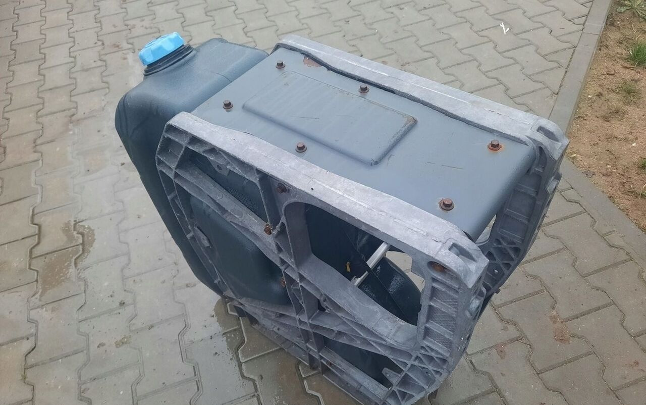 VOLVO ZBIORNIK ADBLUE RENAULT GAMA RANGE T K C VOLVO FH 4 FM 4 FMX FH 5 FM 5 - Depósito de AdBlue para Camión: foto 2 VOLVO ZBIORNIK ADBLUE RENAULT GAMA RANGE T K C VOLVO FH 4 FM 4 FMX FH 5 FM 5 - Depósito de AdBlue para Camión: foto 2