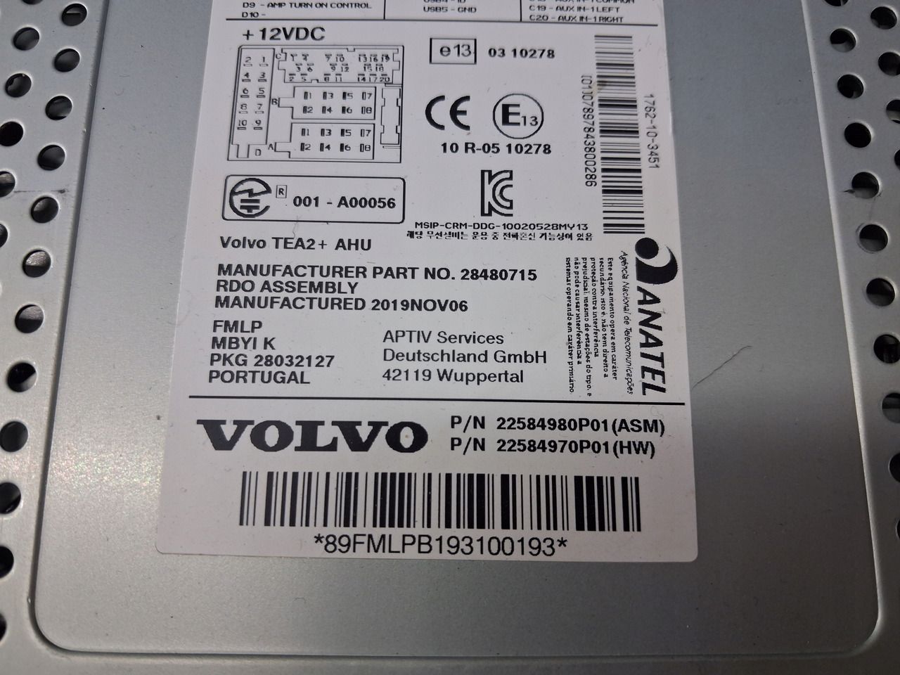 VOLVO ZMIENIARKA CD RADIO SEM CZYTNIK PŁYT CD VOLVO FH 4 FM 4 - Cabina e interior para Camión: foto 4 VOLVO ZMIENIARKA CD RADIO SEM CZYTNIK PŁYT CD VOLVO FH 4 FM 4 - Cabina e interior para Camión: foto 4