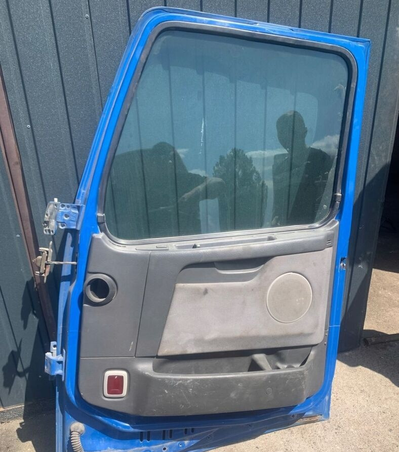 Volvo FH 12 13 - Puerta y piezas para Camión: foto 4 Volvo FH 12 13 - Puerta y piezas para Camión: foto 4