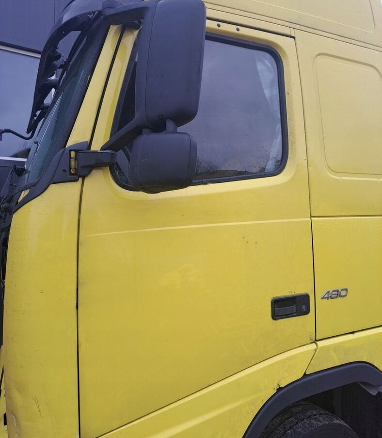 Volvo FH 12 13 - Puerta y piezas para Camión: foto 3 Volvo FH 12 13 - Puerta y piezas para Camión: foto 3