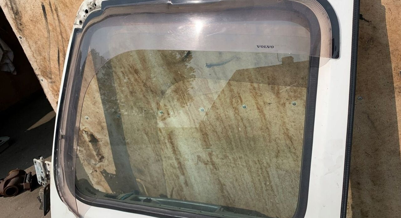 Volvo FH 12 13 - Puerta y piezas para Camión: foto 2 Volvo FH 12 13 - Puerta y piezas para Camión: foto 2