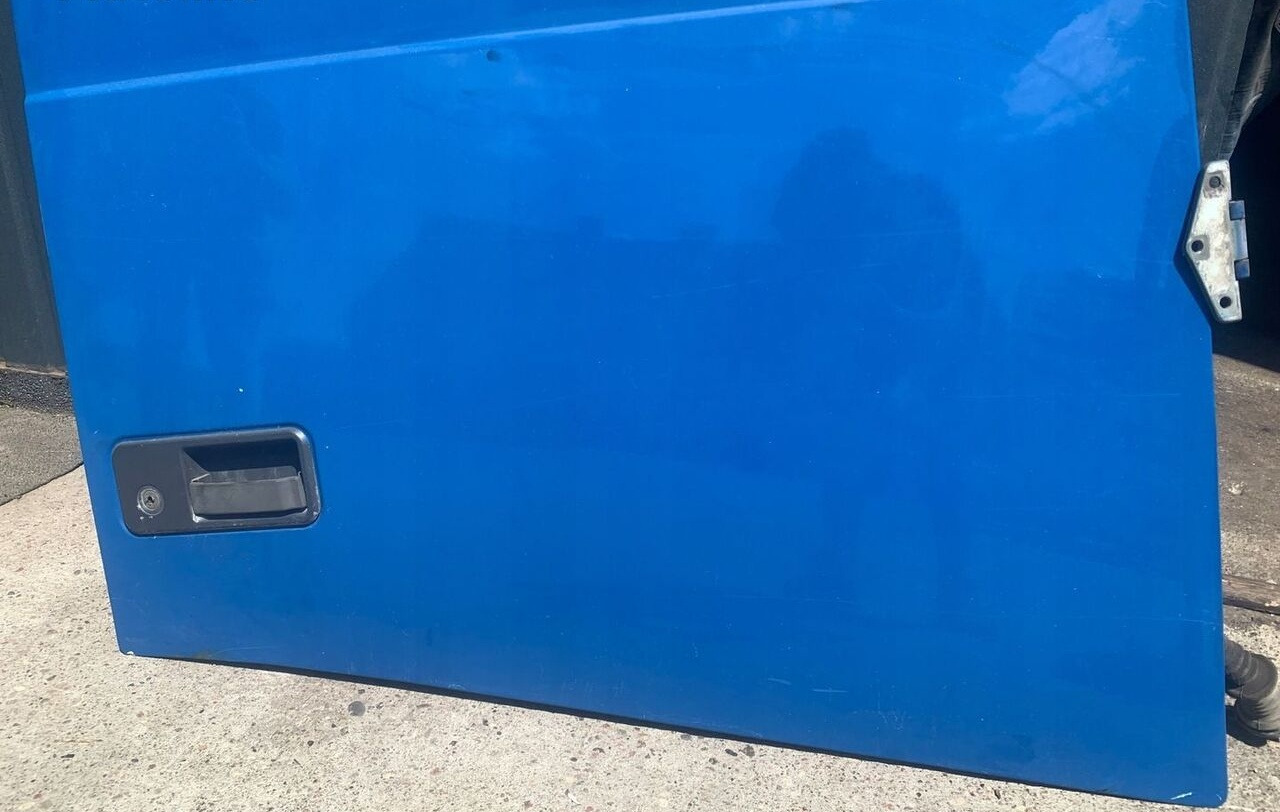 Volvo FH 12 13 - Puerta y piezas para Camión: foto 2 Volvo FH 12 13 - Puerta y piezas para Camión: foto 2